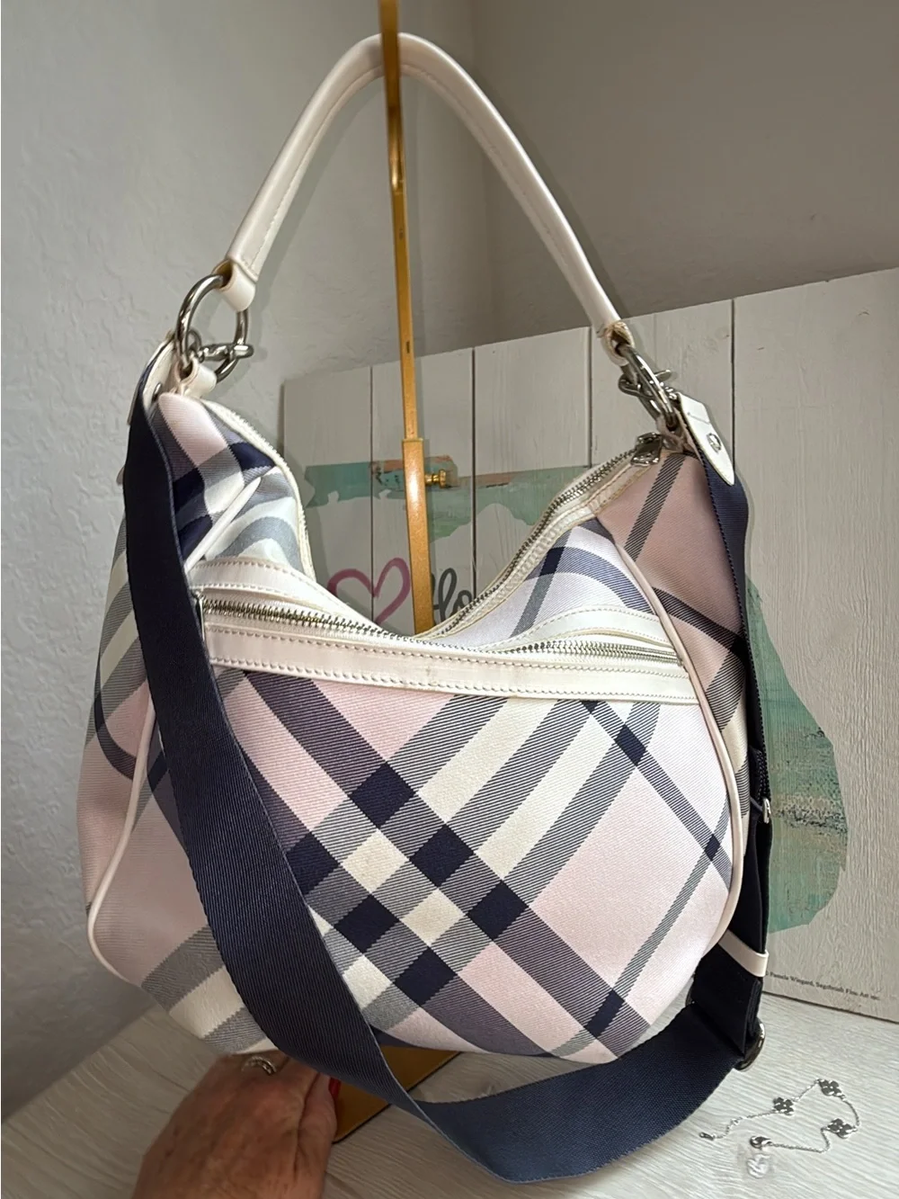 Very nice Blue Label BURBERRY hobo BAG , pink nova check authenticated !!